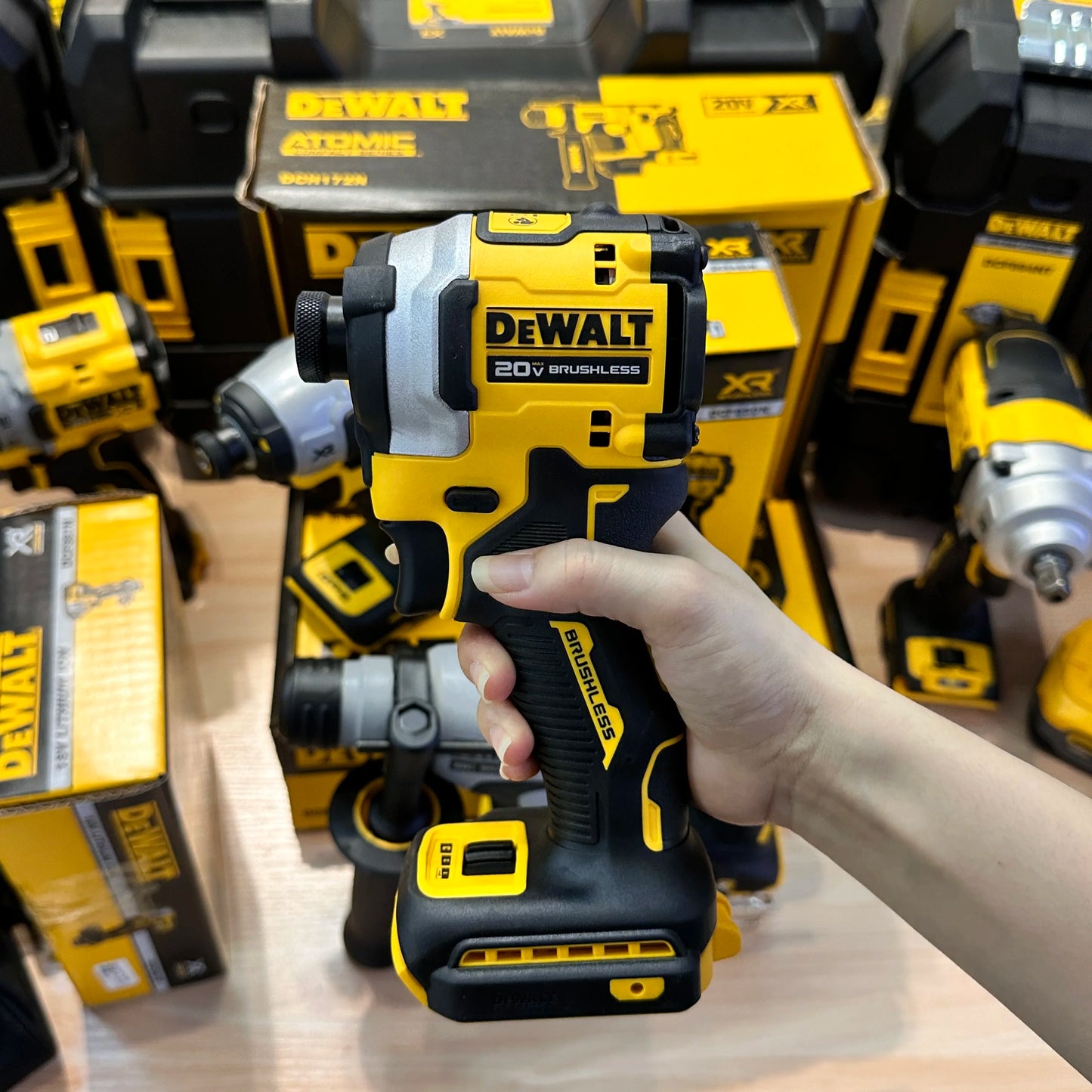 DEWALT 20V Impact Driver DCF850 Cordless Electric Drill 205NM Brushless Motor Rechargable Drill Driver Power Tools